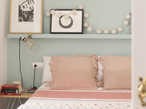 Papan kayu dipadukan dengan warna pastel yang eksentrik